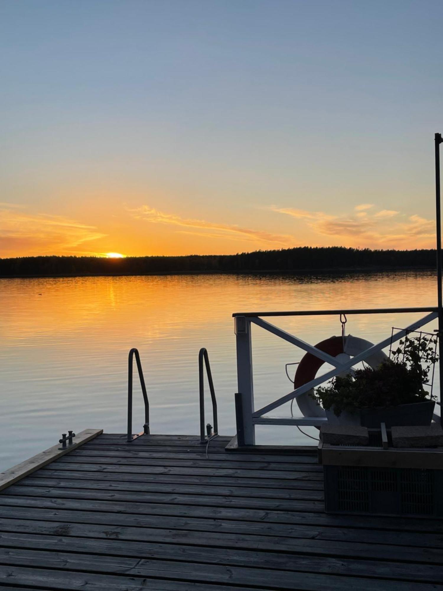 Apartment Sjoenaera I Brommoesund Torsoe Mariestad